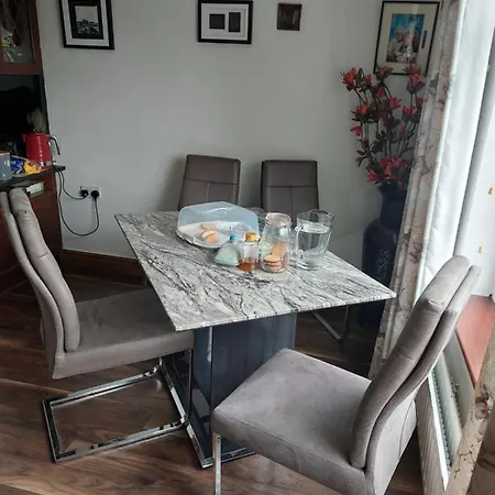 Hillside Haven 2 * 蒂珀雷里